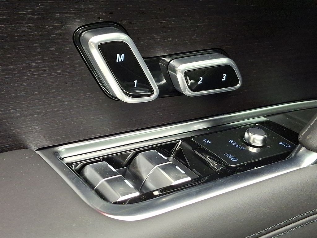 Thumbnail: 2026 Land Rover Range Rover - 21