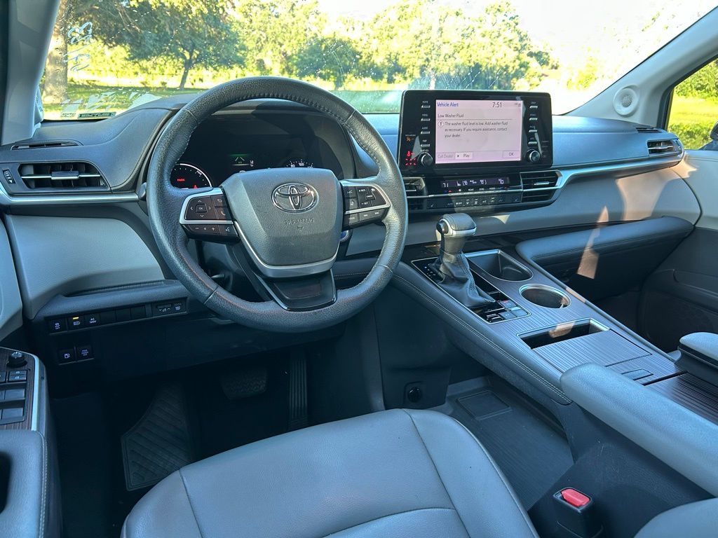 Thumbnail: 2022 Toyota Sienna - 12