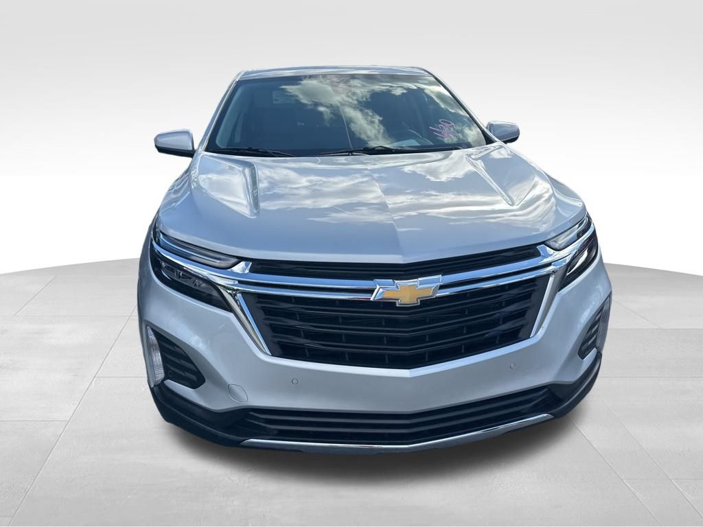2022 Silver Ice Metallic Chevrolet Equinox LT FWD SUV