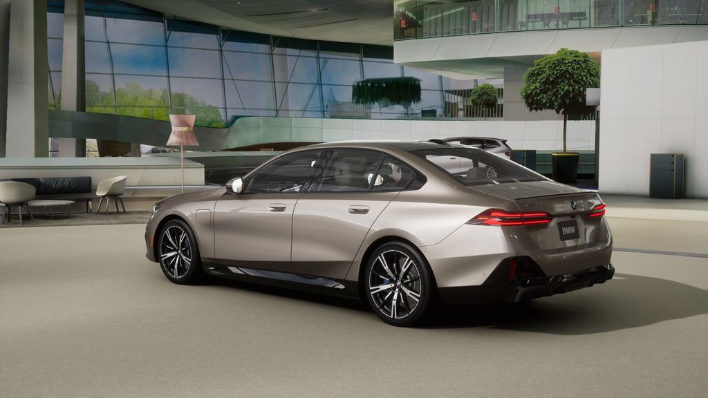 Thumbnail: 2026 BMW 5 Series - 2