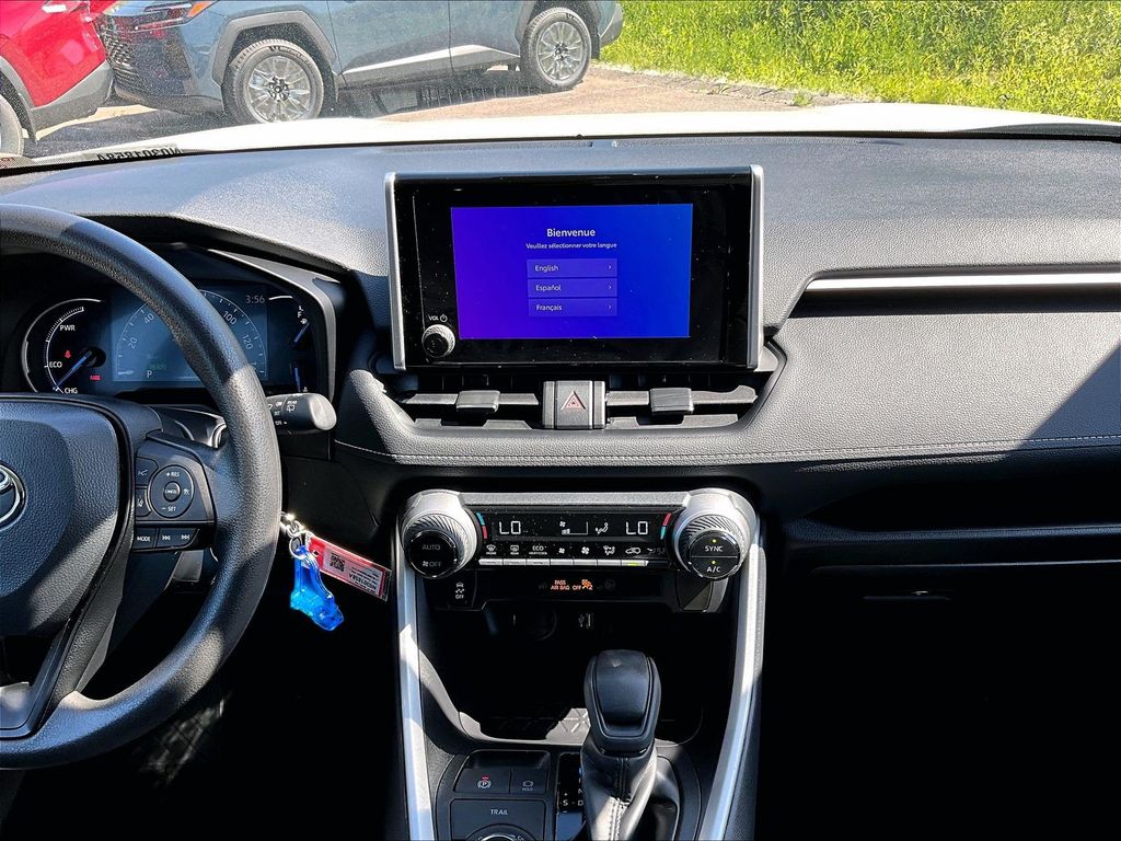 2024 Toyota RAV4 Hybrid — photo 18