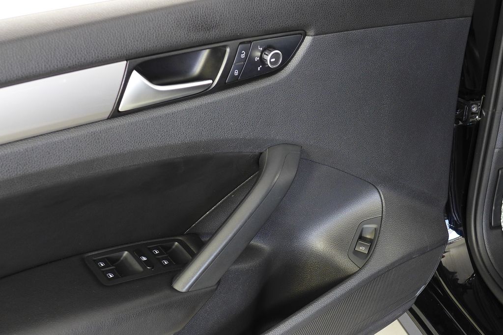 Thumbnail: 2015 Volkswagen Passat - 12