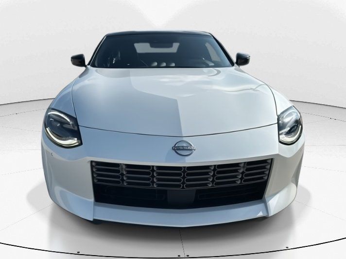 2024 Everest White Pearl Tricoat/Super Black Nissan Z Performance RWD Coupe