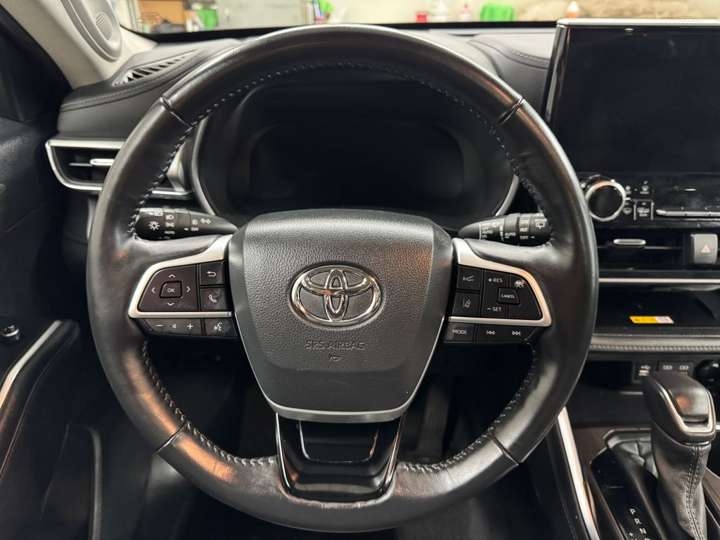 2023 Toyota Highlander Platinum