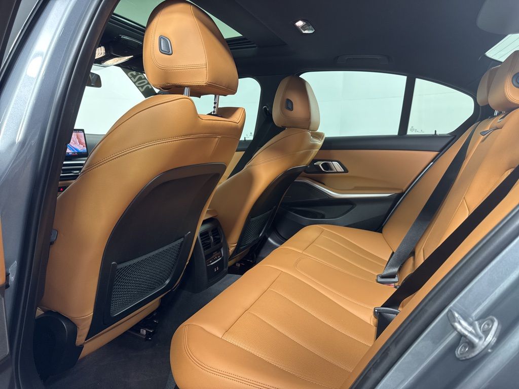 Thumbnail: 2023 BMW 3 Series - 24