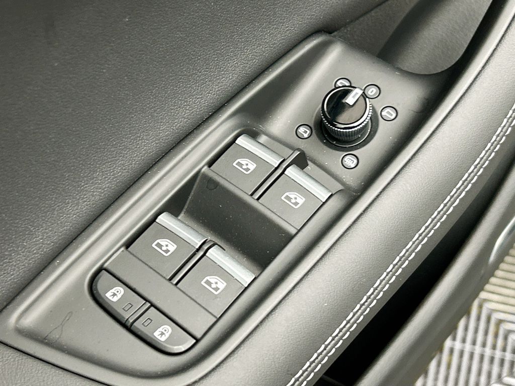 Thumbnail: 2026 Audi Q8 - 22