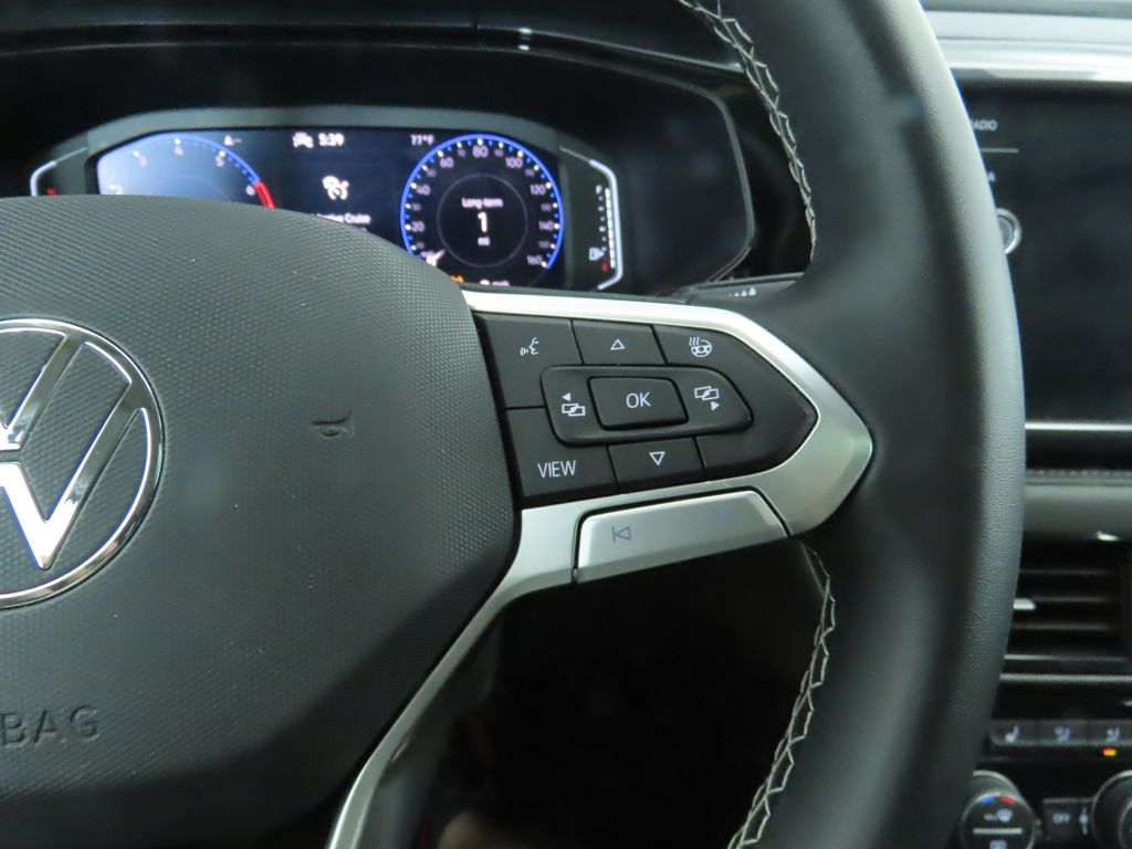 Thumbnail: 2022 Volkswagen Taos - 12