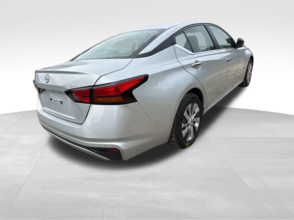 2024 Brilliant Silver Metallic Nissan Altima 2.5 S FWD Sedan