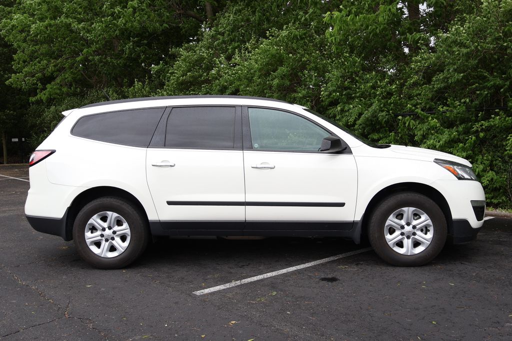 2013 Chevrolet Traverse LS 9
