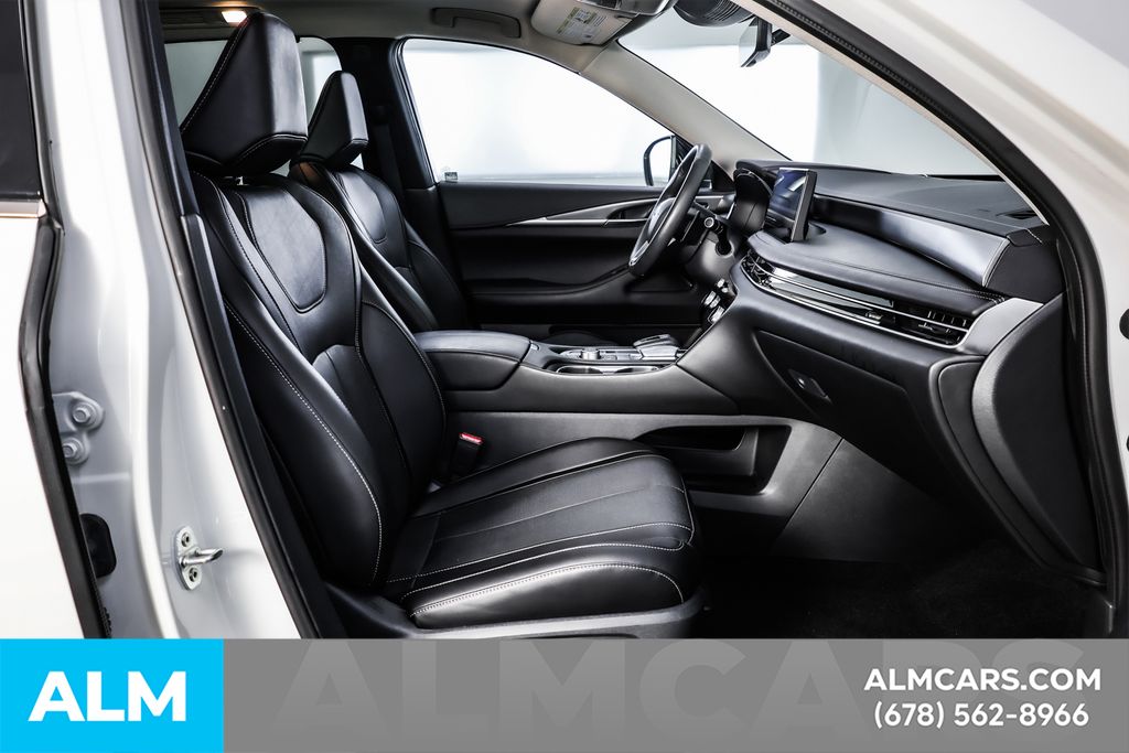 Used 2024 White INFINITI LUXE image 19