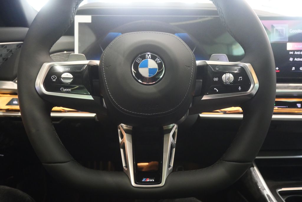 Thumbnail: 2026 BMW 7 Series - 18