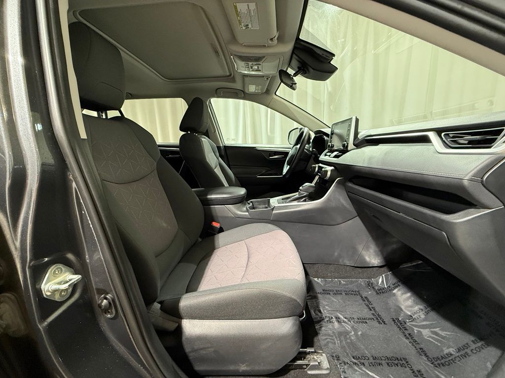 Thumbnail: 2019 Toyota RAV4 - 23