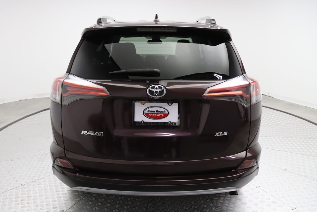 2018 Toyota RAV4 XLE 10