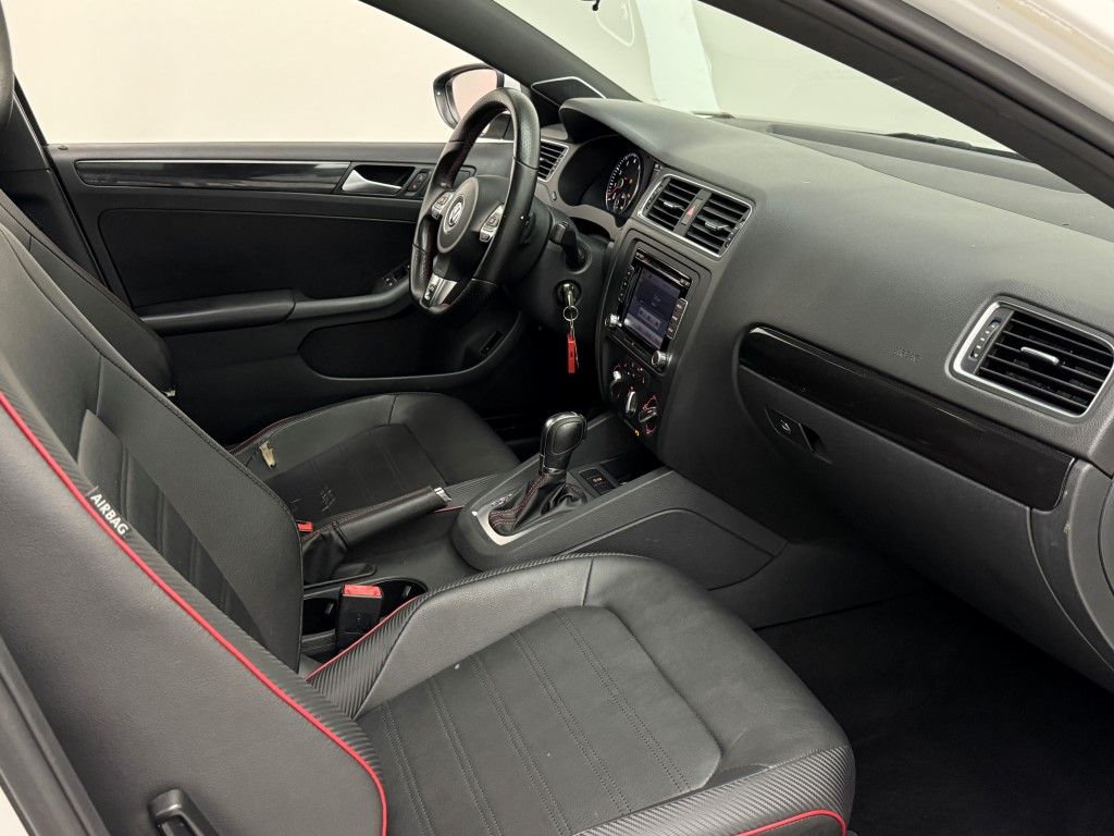 Thumbnail: 2014 Volkswagen Jetta - 16