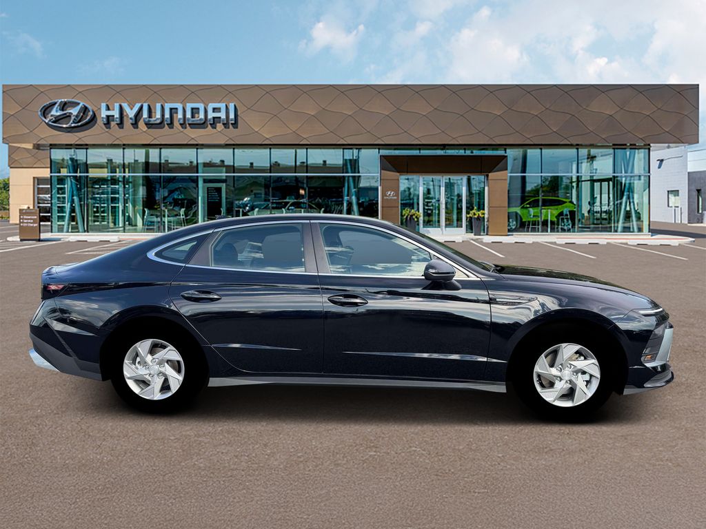 New 2026 Black Hyundai SE image 9