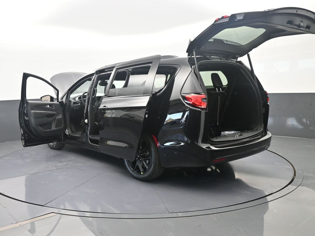 New 2026 Diamond Black Crystal Pearlcoat Chrysler Select image 75