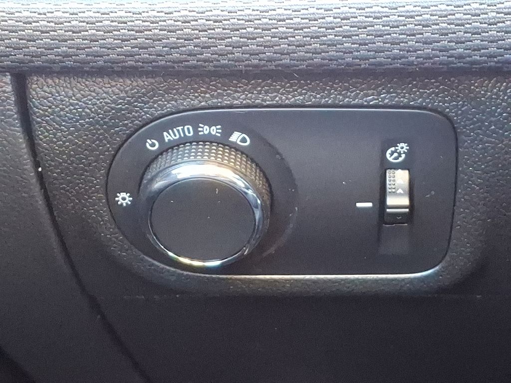 Thumbnail: 2017 Chevrolet Cruze - 20