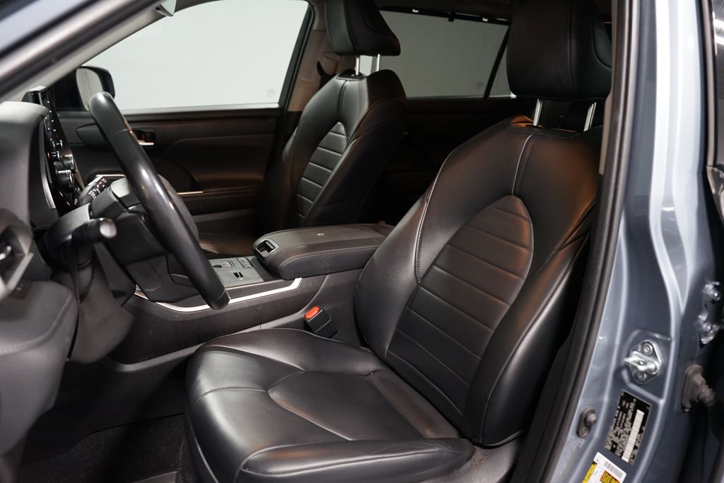 Thumbnail: 2022 Toyota Highlander - 6