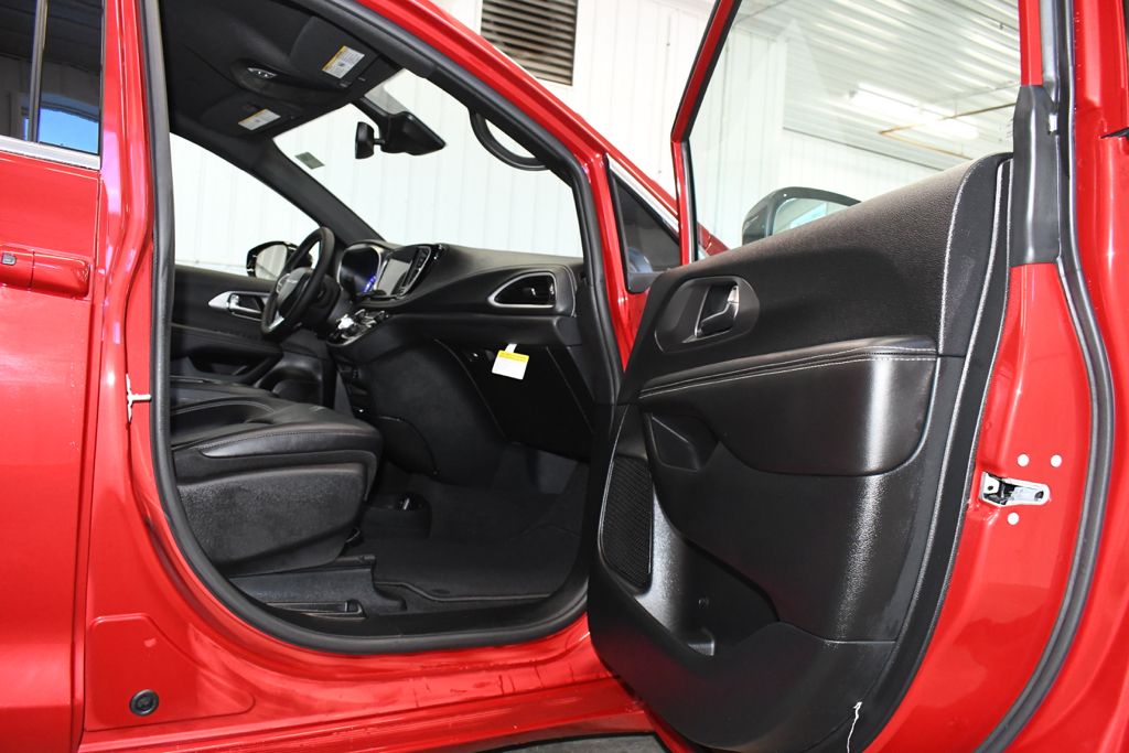 Used 2026 Red Chrysler Select image 21