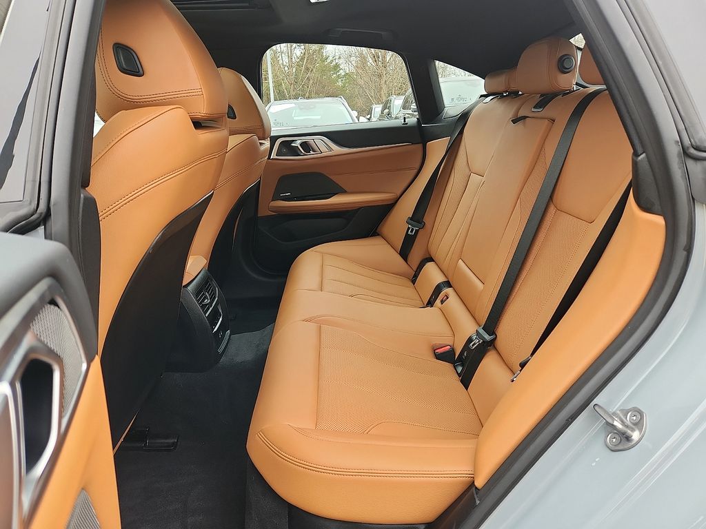 Thumbnail: 2025 BMW i4 - 10