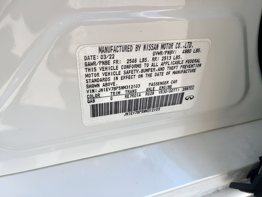 Used 2022 White INFINITI LUXE image 32