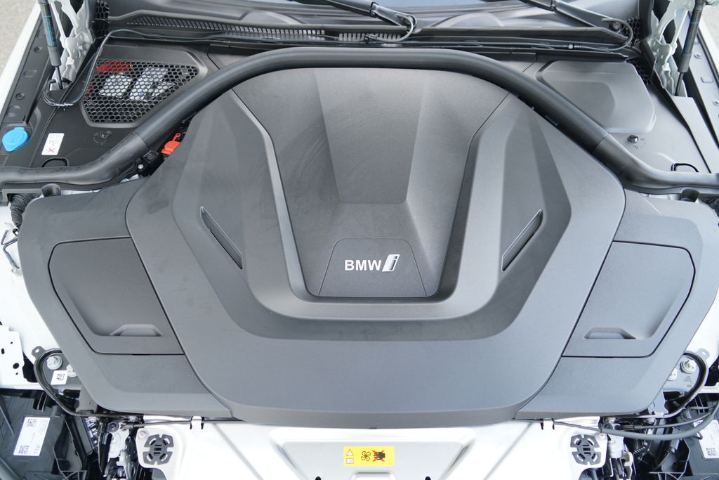 Thumbnail: 2026 BMW i4 - 21