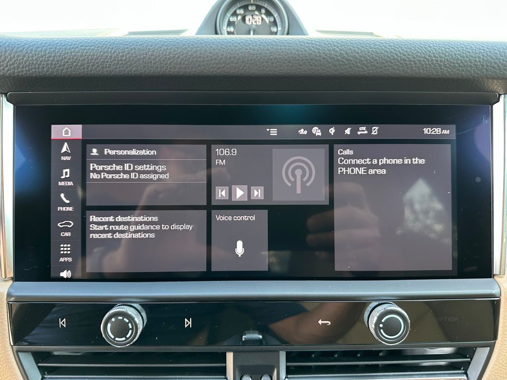 Thumbnail: 2026 Porsche Macan - 26