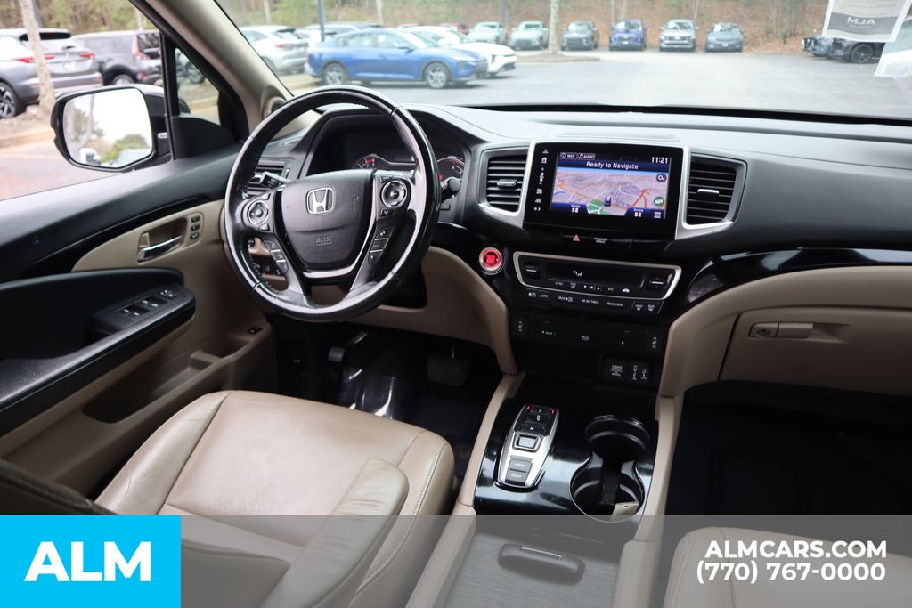 Used 2018  Honda Touring image 29