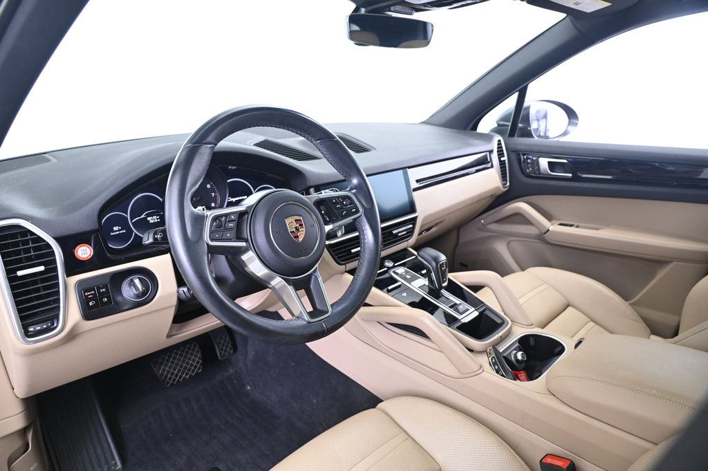 Thumbnail: 2020 Porsche Cayenne - 28