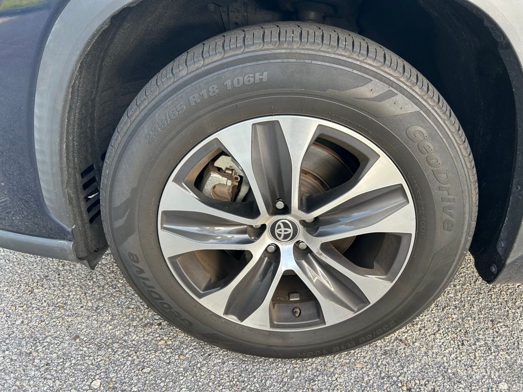Thumbnail: 2020 Toyota Highlander - 9