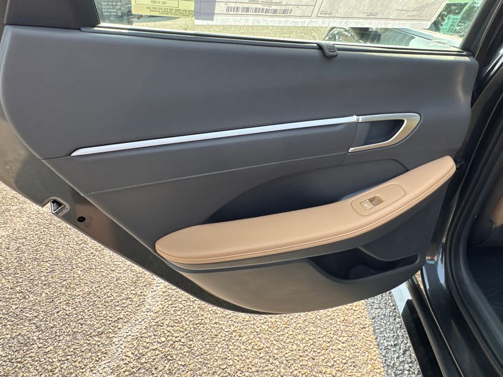 2025 Hyundai Sonata Hybrid Limited photo 12