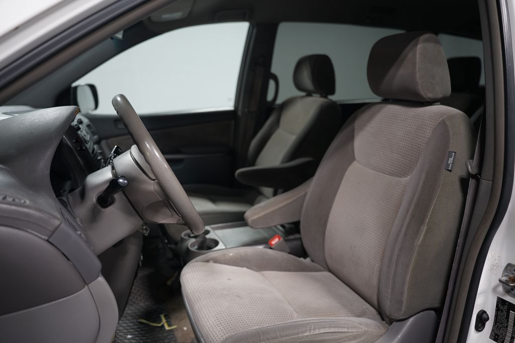 2008 Toyota Sienna LE 6