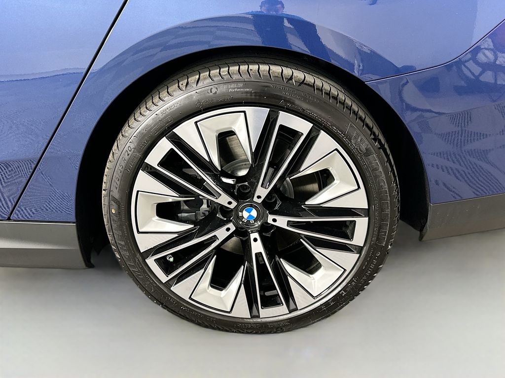 Thumbnail: 2026 BMW i5 - 23