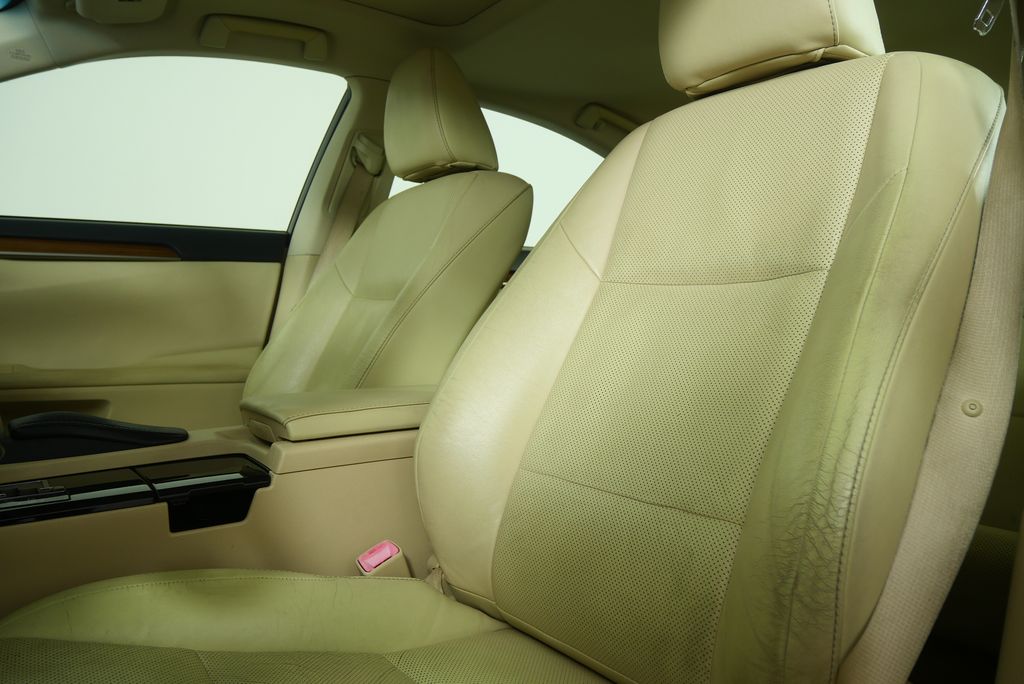 Thumbnail: 2013 Lexus ES - 9