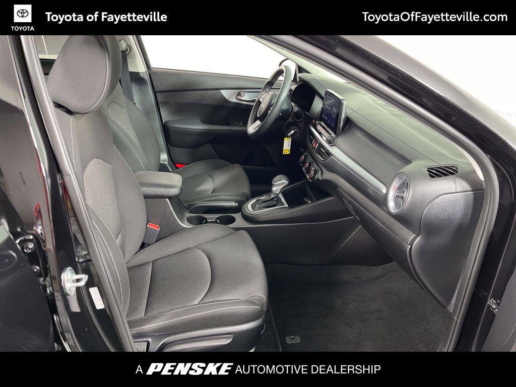 Thumbnail: 2023 Kia Forte - 6