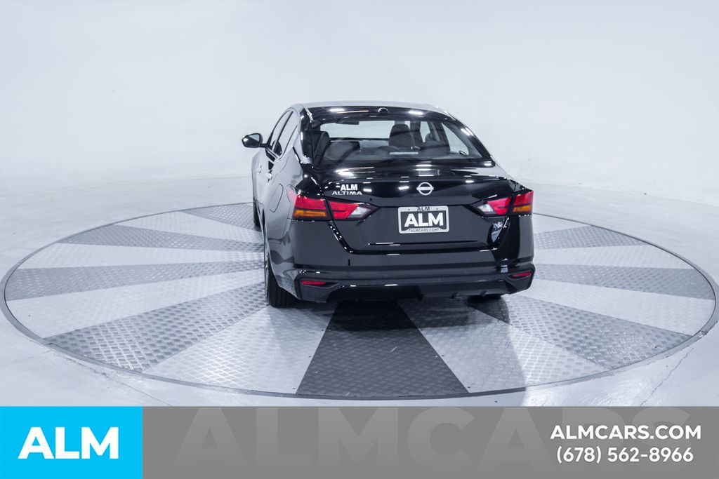 Used 2025 Black Nissan 2.5 SV image 8
