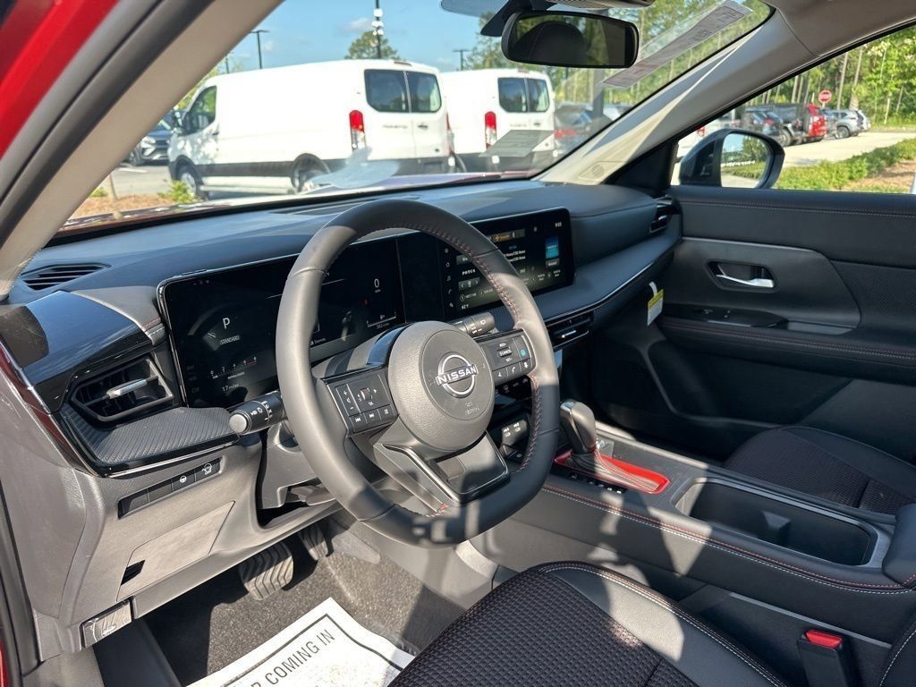2025 Scarlet Ember Tintcoat/Super Black Nissan Kicks SR FWD SUV