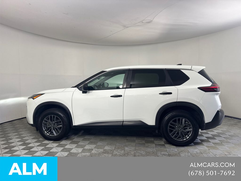 Used 2022 White Nissan S image 11