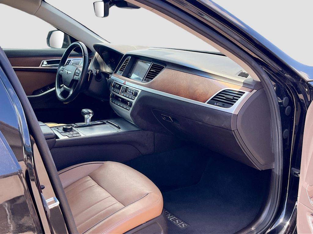 Used 2020 Black Genesis 3.8 image 31