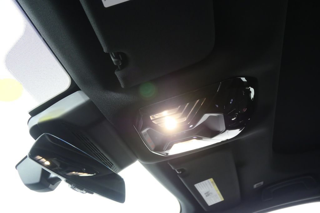 Thumbnail: 2026 BMW 7 Series - 21