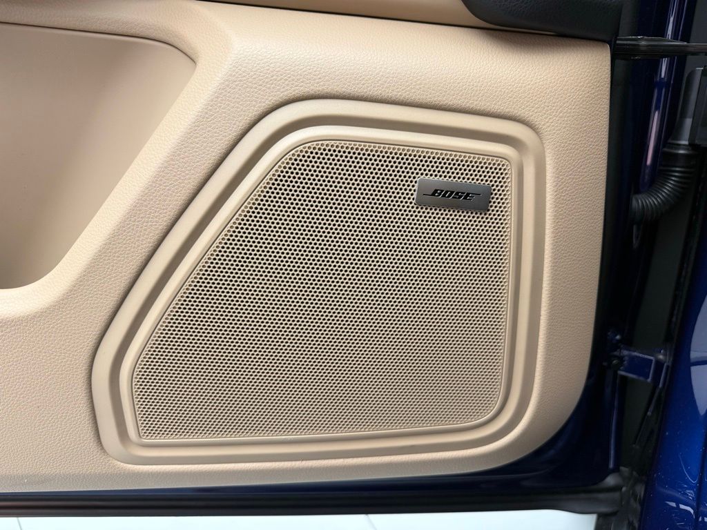 Thumbnail: 2026 Porsche Macan - 21