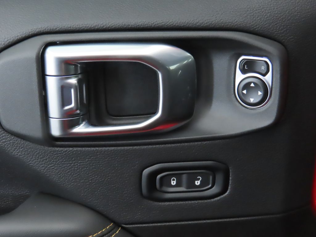 2025 Jeep Wrangler Sahara 4xe 26