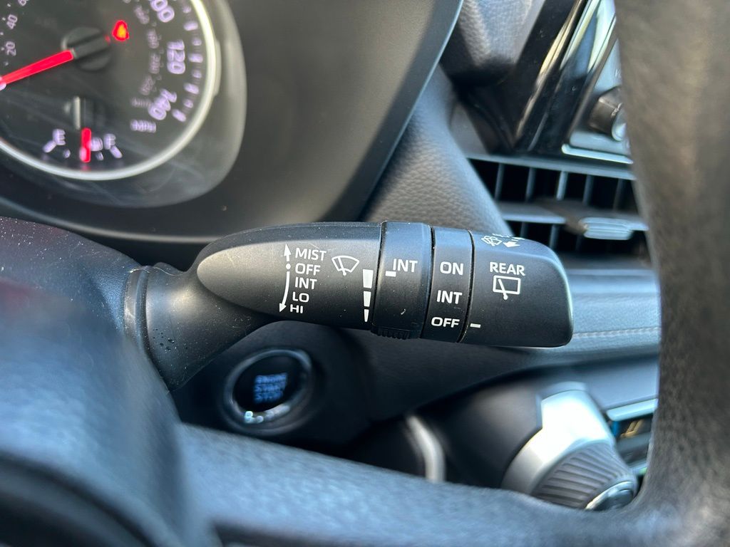 Thumbnail: 2021 Toyota RAV4 - 21