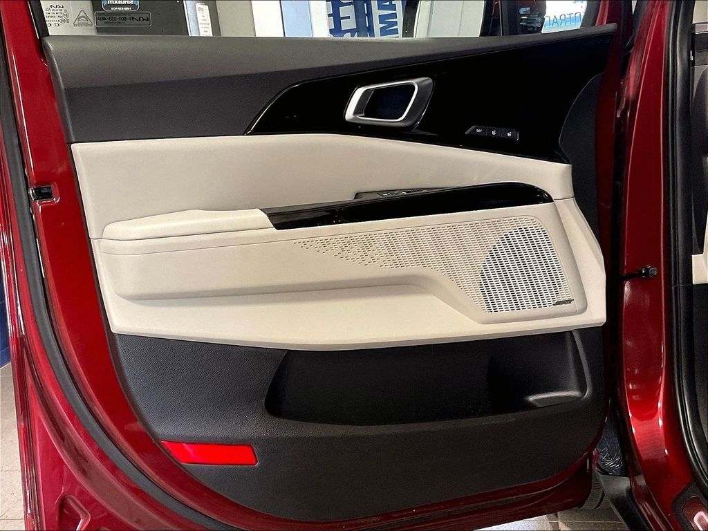 2023 Kia Carnival — photo 9