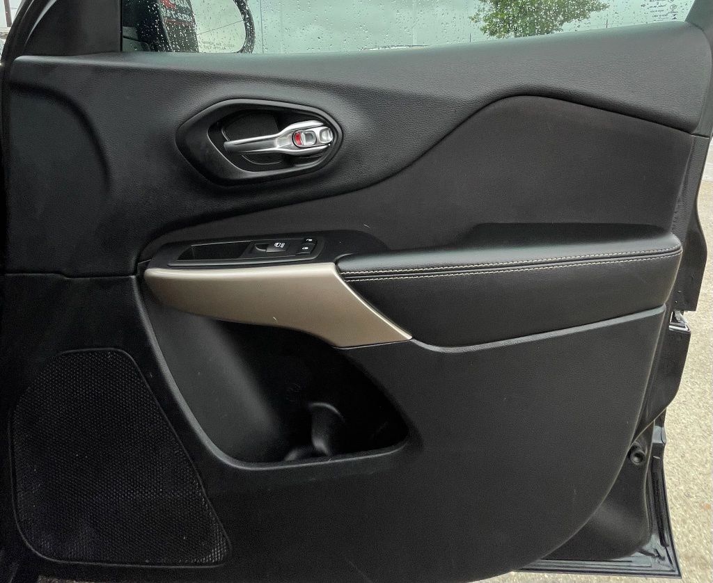 2017 Jeep Cherokee Latitude Black at Community Toyota