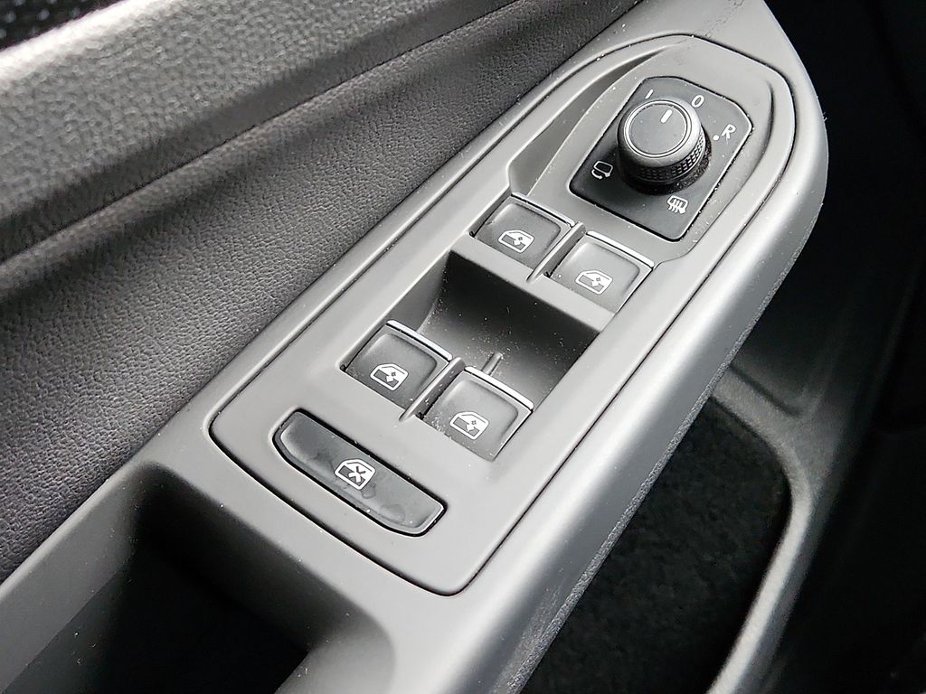 Thumbnail: 2024 Volkswagen Golf - 25