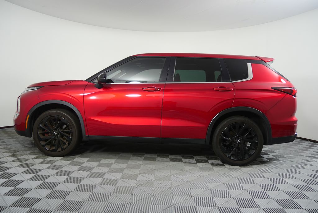 Thumbnail: 2022 Mitsubishi Outlander - 6