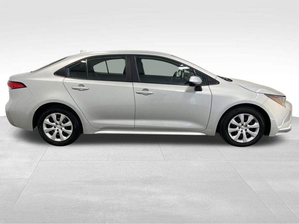 2024 Toyota Corolla LE photo 2