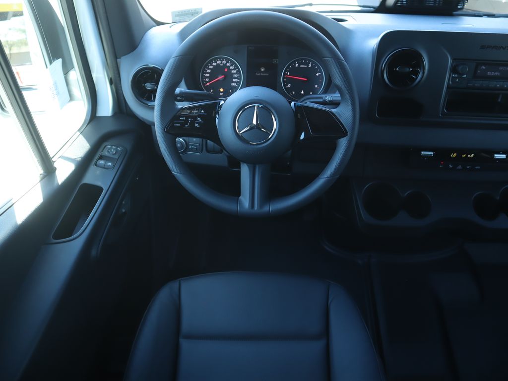 Thumbnail: 2025 Mercedes-Benz Sprinter - 11