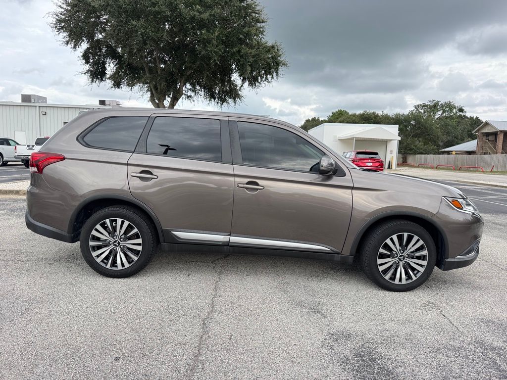 2020 Mitsubishi Outlander SE photo 4